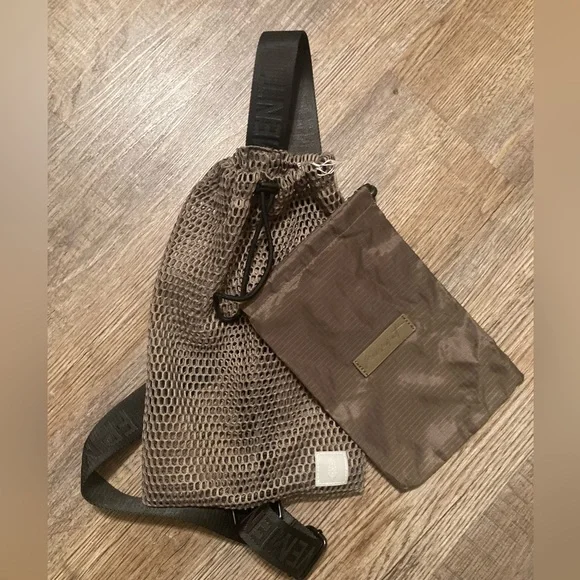 Free People Movement Mini Mesh Sling Water Bottle Holder - Picture 10 of 14